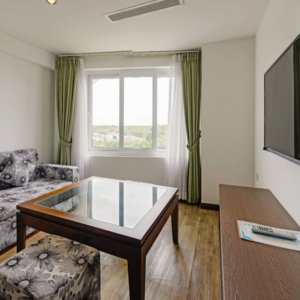 2 LIVING ROOM
