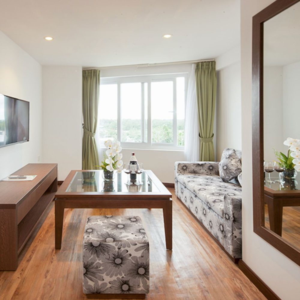 2 LIVING ROOM