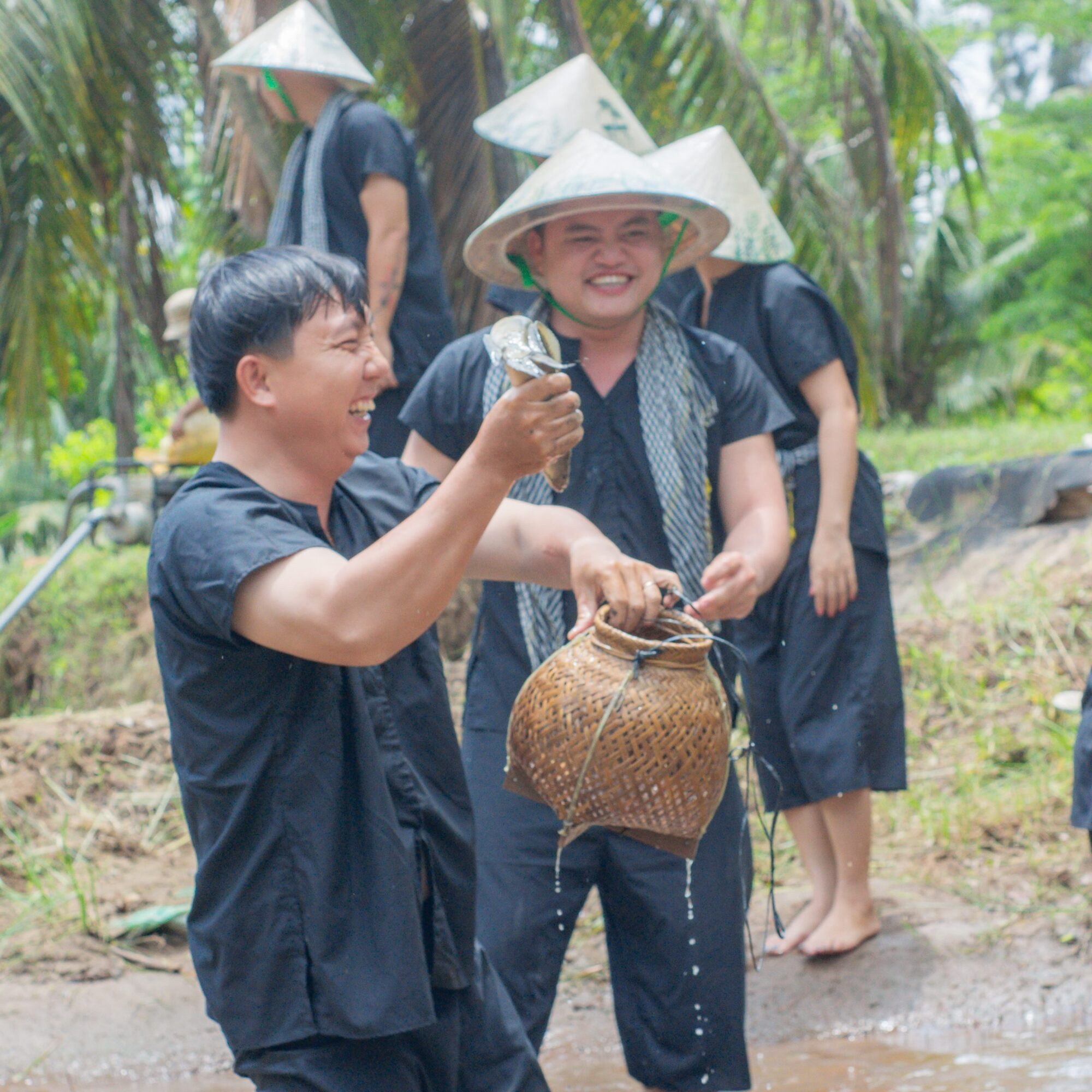 RG-tát mương bắt cá